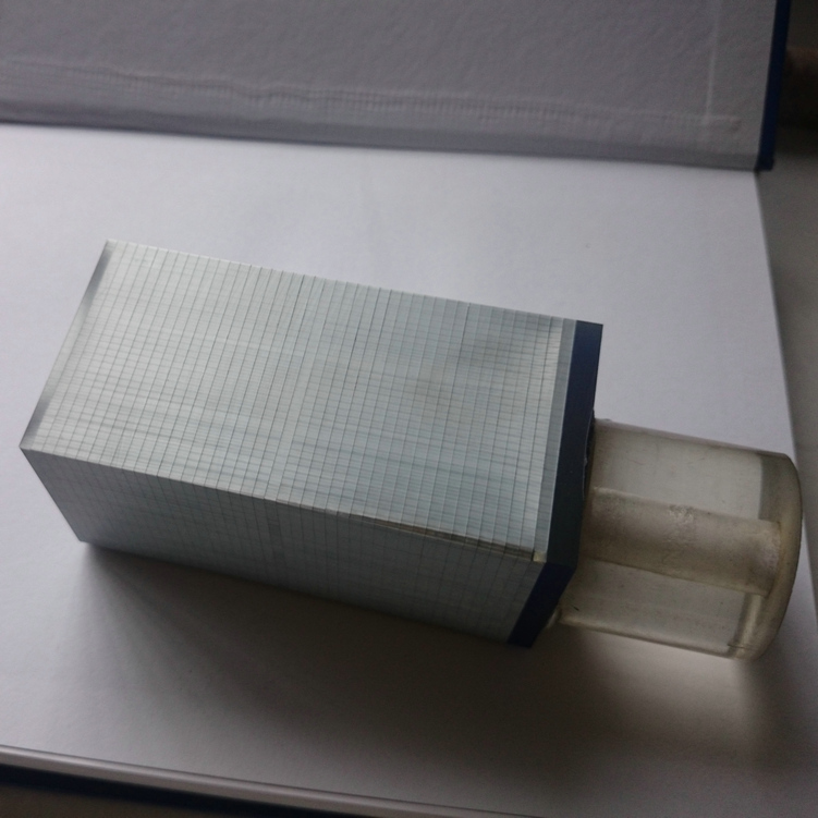 泰州晨虹數(shù)控金剛石線切割機切割夜視材料纖維光學材料
切割效果