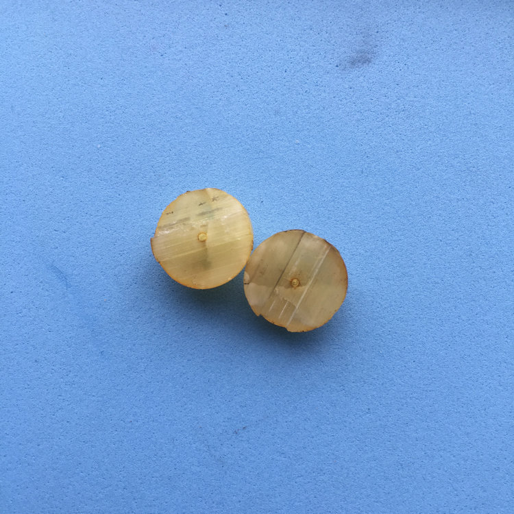 晨虹數(shù)控砂線切割機(jī)切割的蜜蠟珠子