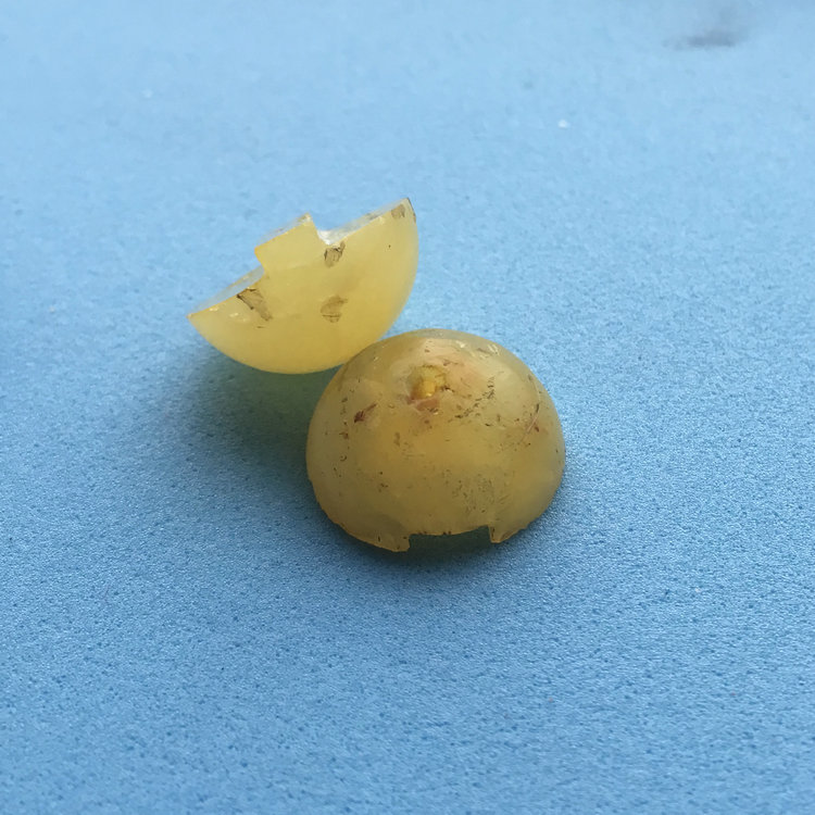 晨虹數(shù)控砂線切割機(jī)切割的蜜蠟珠子